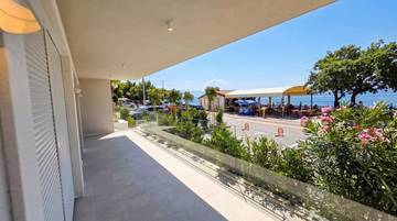 Thumbnail von Modern new-build ground-floor apartment by the sea