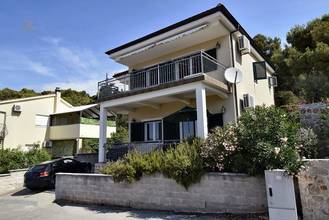 Thumbnail von Modern house with sea view, two residential units, and garden
