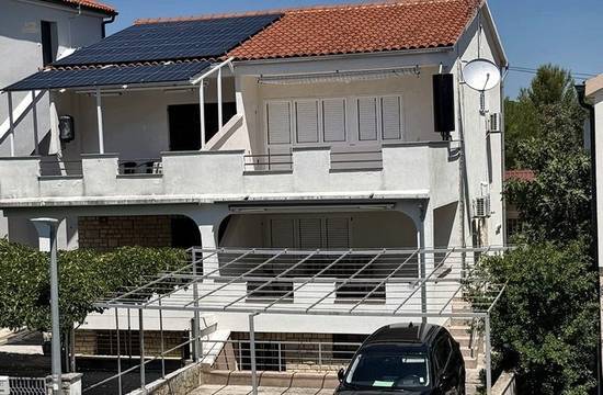 Semi-detached house with sea view, only about 190 meters from the sea