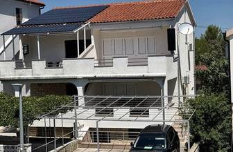 Semi-detached house with sea view, only about 190 meters from the sea