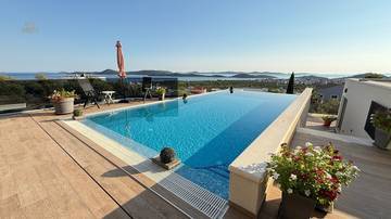 Thumbnail von Modern villa with heated pool, elevator, and panoramic sea view
