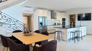 Thumbnail von Modern villa with heated pool, elevator, and panoramic sea view