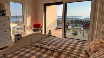 Thumbnail von Modern villa with heated pool, elevator, and panoramic sea view