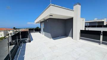 Thumbnail von Modern apartment with private roof terrace and sea view
