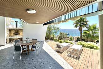 Thumbnail von Designer villa with infinity pool in first row to the sea