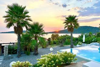 Thumbnail von Designer villa with infinity pool in first row to the sea