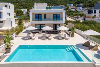 Thumbnail von Modern villa with heated pool, sea view, and rooftop terrace