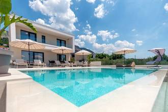 Thumbnail von Modern villa with heated pool, sea view, and rooftop terrace