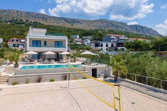 Thumbnail von Modern villa with heated pool, sea view, and rooftop terrace