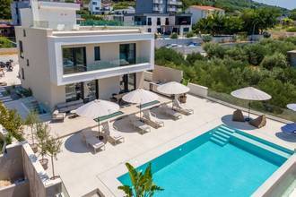 Thumbnail von Modern villa with heated pool, sea view, and rooftop terrace