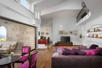 Thumbnail von Property with panoramic sea view, swimming pool, and olive grove
