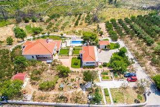 Thumbnail von Property with panoramic sea view, swimming pool, and olive grove