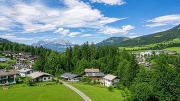 Thumbnail von Building plot with existing structures in a sunny, peaceful location