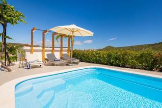 Thumbnail von Modern villa with swimming pool and large terrace