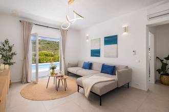 Thumbnail von Modern villa with swimming pool and large terrace