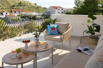Thumbnail von Modern villa with swimming pool and large terrace