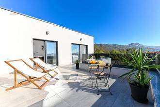 Thumbnail von Modern villa with swimming pool and sea view