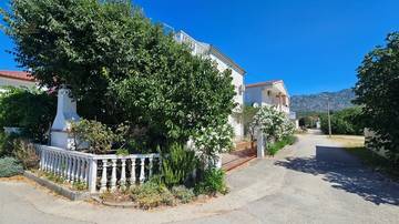 Thumbnail von House with three separate apartments and sea view, 200 meters to the sea