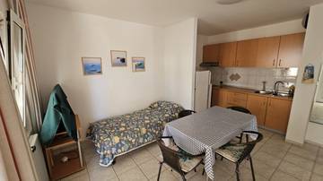 Thumbnail von House with three separate apartments and sea view, 200 meters to the sea