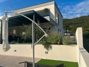 Thumbnail von Modern new build house with swimming pool and sea view