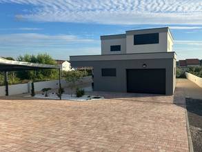 Thumbnail von Modern new build house with swimming pool and sea view