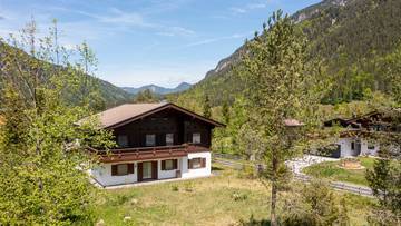 Thumbnail von Single-family house in a sunny, peaceful location