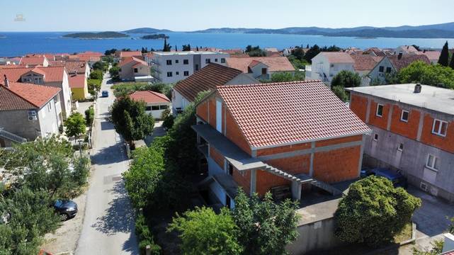 Rohbau mit Meerblick, ca. 500 Meter zum Meer, Aufteilung in 3 Wohneinheiten möglich