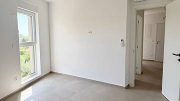 Thumbnail von Newly built apartment with sea view, terrace, and elevator, 50 meters to the beach