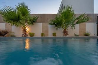 Thumbnail von Modern, luxuriously furnished villa with swimming pool and sea view
