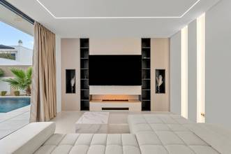 Thumbnail von Modern, luxuriously furnished villa with swimming pool and sea view