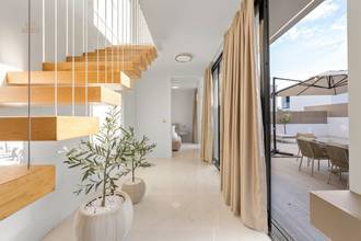 Thumbnail von Modern, luxuriously furnished villa with swimming pool and sea view