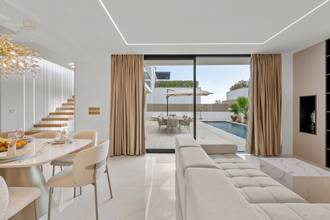 Thumbnail von Modern, luxuriously furnished villa with swimming pool and sea view