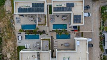 Thumbnail von Modern, luxuriously furnished villa with swimming pool and sea view
