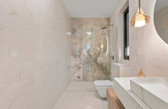 Thumbnail von Modern, luxuriously furnished villa with swimming pool and sea view