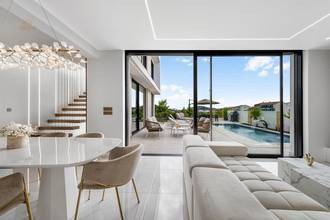 Thumbnail von Modern villa with pool and sea view