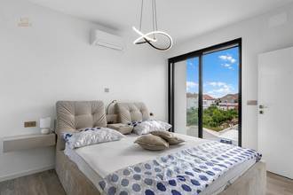 Thumbnail von Modern villa with pool and sea view
