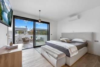 Thumbnail von Modern villa with pool and sea view