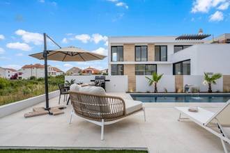 Thumbnail von Modern villa with pool and sea view