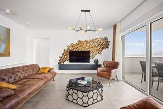 Thumbnail von Luxurious penthouse with pool and sea view