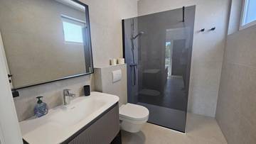 Thumbnail von New semi-detached house with swimming pool and sea view near the sea