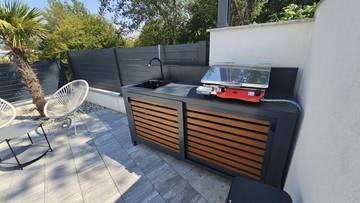 Thumbnail von Modern apartment with heated pool, garden, and sea view