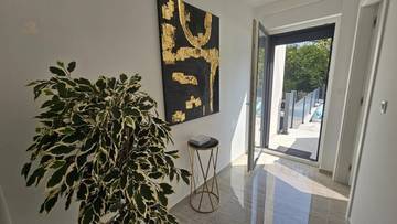Thumbnail von Modern apartment with heated pool, garden, and sea view