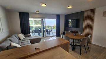 Thumbnail von Modern apartment with heated pool, garden, and sea view