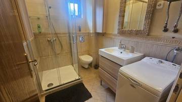 Thumbnail von Modern, fully renovated apartment with sea view just 20 meters from the sea