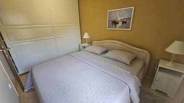 Thumbnail von Modern, fully renovated apartment with sea view just 20 meters from the sea