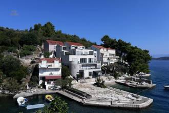 Thumbnail von Modern apartment with sea view, garage, and additional living unit just a few meters from the sea