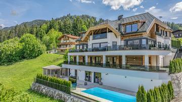 Thumbnail von Luxury villa in prime location with unobstructed Kaiser view