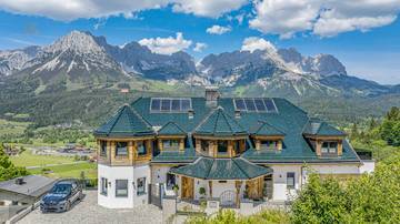Thumbnail von Luxury villa in prime location with unobstructed Kaiser view