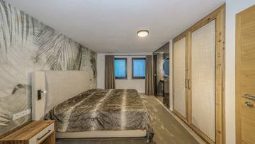 Thumbnail von Exclusive chalet with pool directly at the golf course