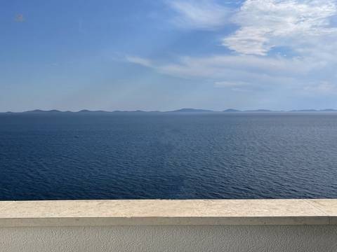 Wohnung mit Meerblick, Swimmingpool (Nutzung) und Terrasse in Meeresnähe